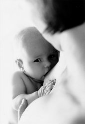 photo of mum breastfeeding